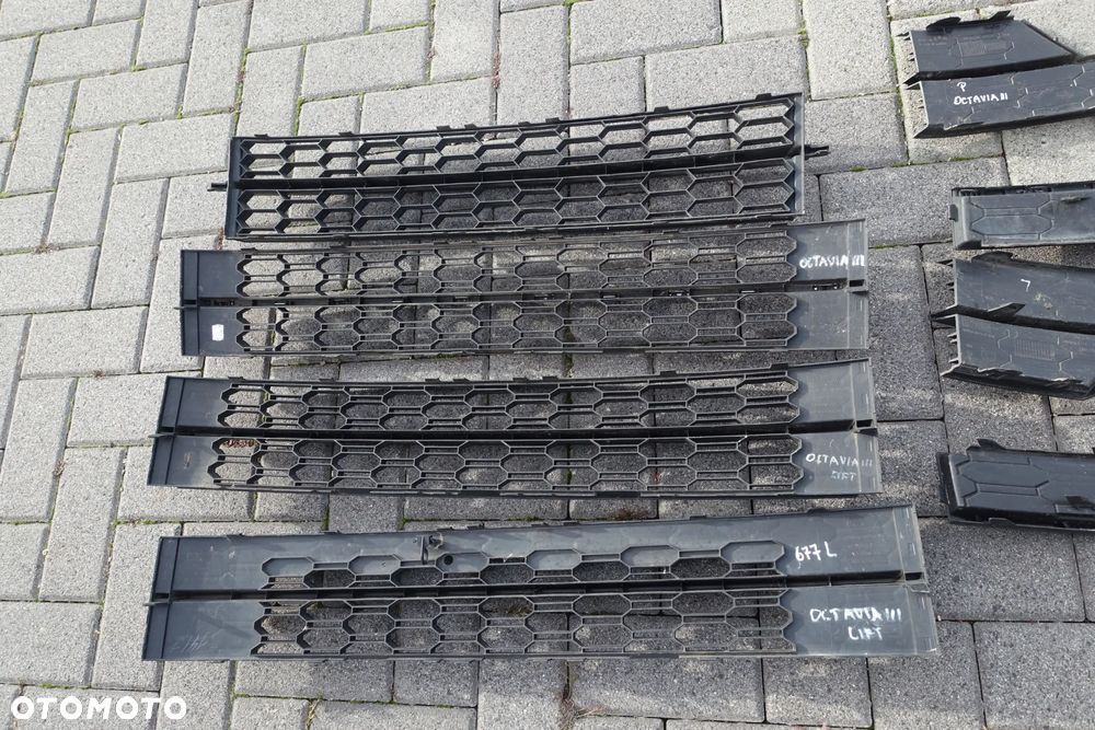 KRATKA ZDERZAKA OCTAVIA III LIFT 16-20r.  PRZED LIFT 12-16r. - 10