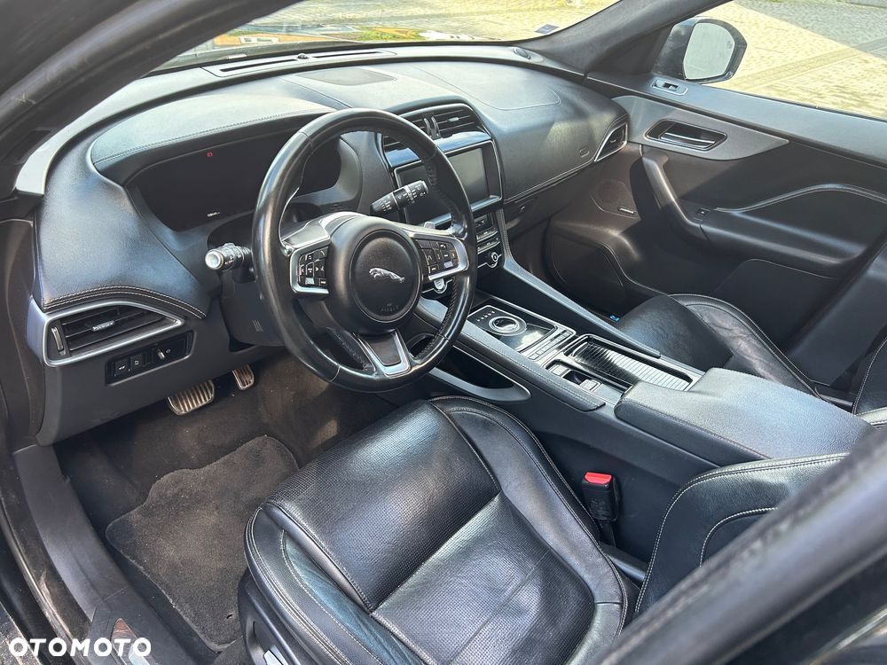 Jaguar F-Pace 2.0 i4D AWD R-Sport - 18