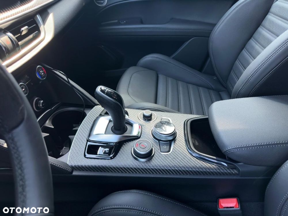 Alfa Romeo Stelvio - 15