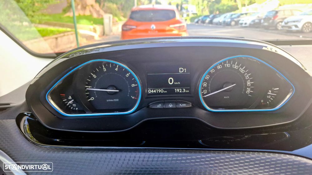 Peugeot 2008 PureTech 110 Stop&Start EAT6 Crossway - 12