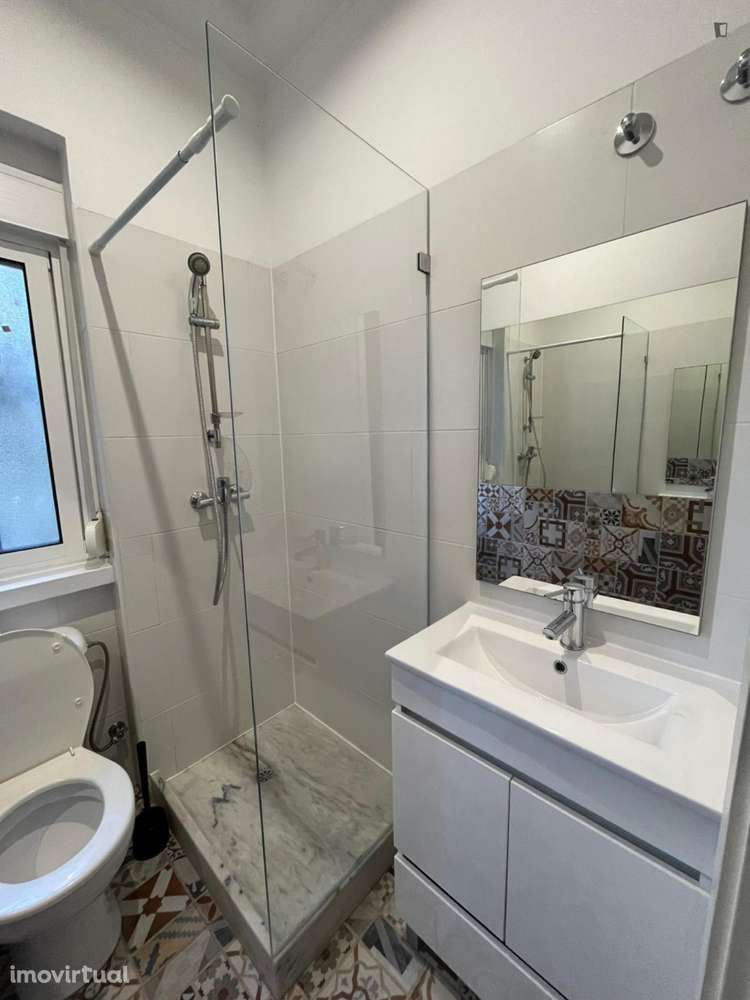 Quarto - localizado em Roma-Areeiro Lisbon - Grande imagem: 3/5