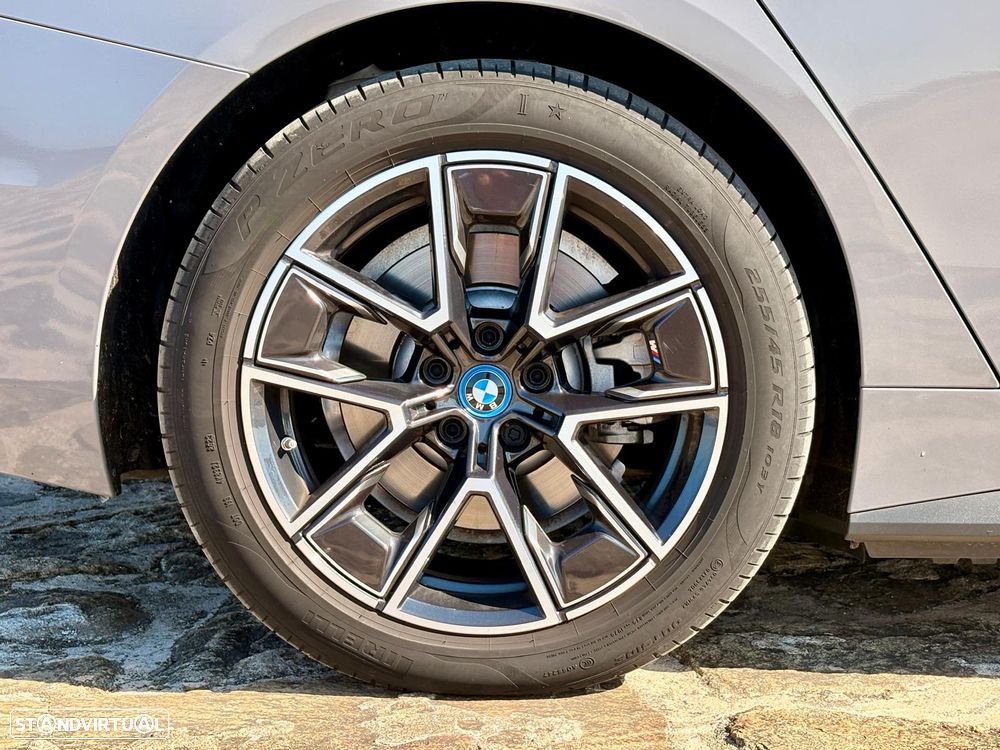 BMW i4 eDrive40 Pack Desportivo M - 12