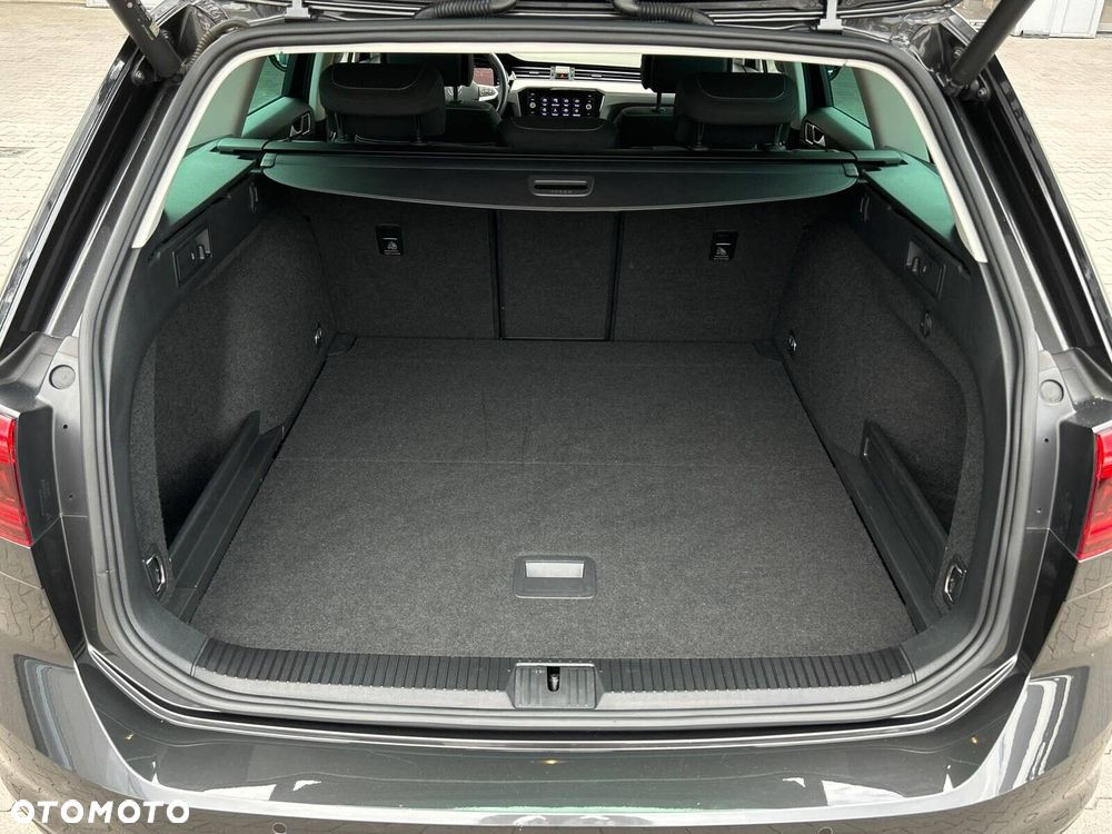 Volkswagen Passat - 11