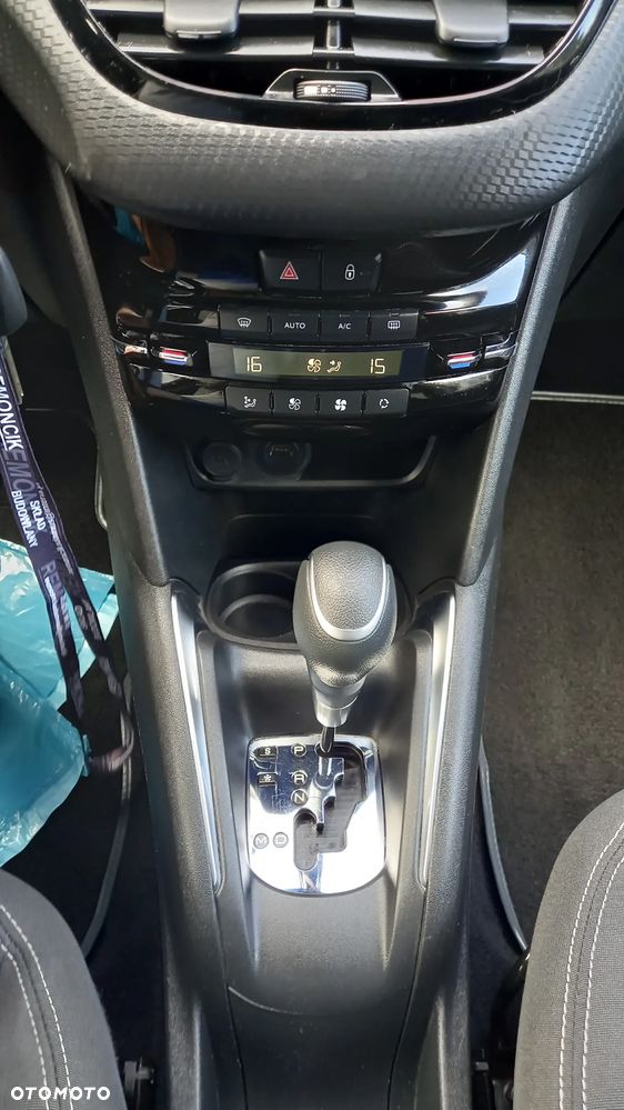 Peugeot 208 1.2 PureTech GPF Allure S&S EAT6 - 22