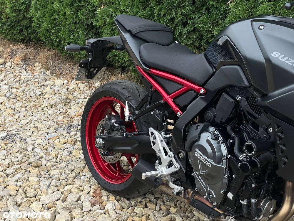 Suzuki GSX - 7