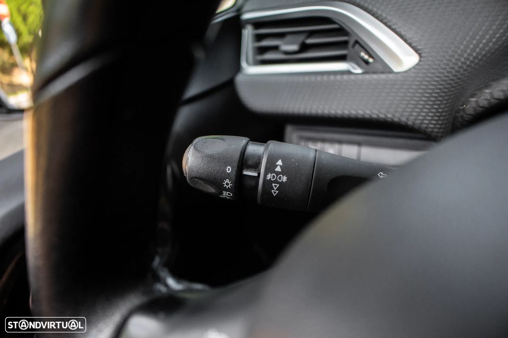 Peugeot 208 82 PureTech Style - 11