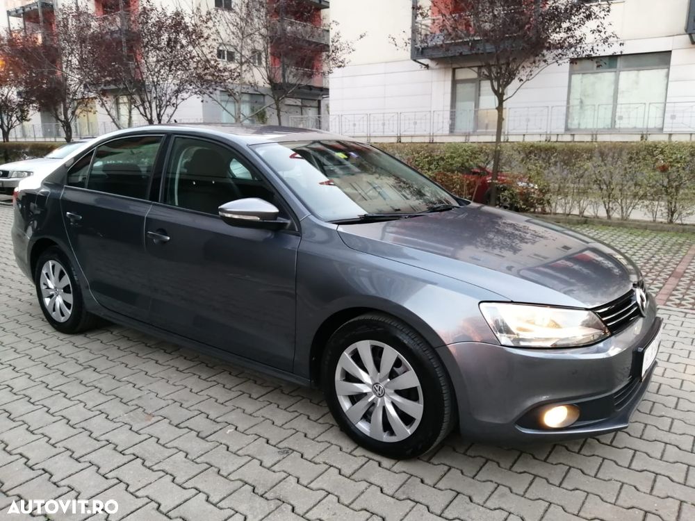 Volkswagen Jetta - 2