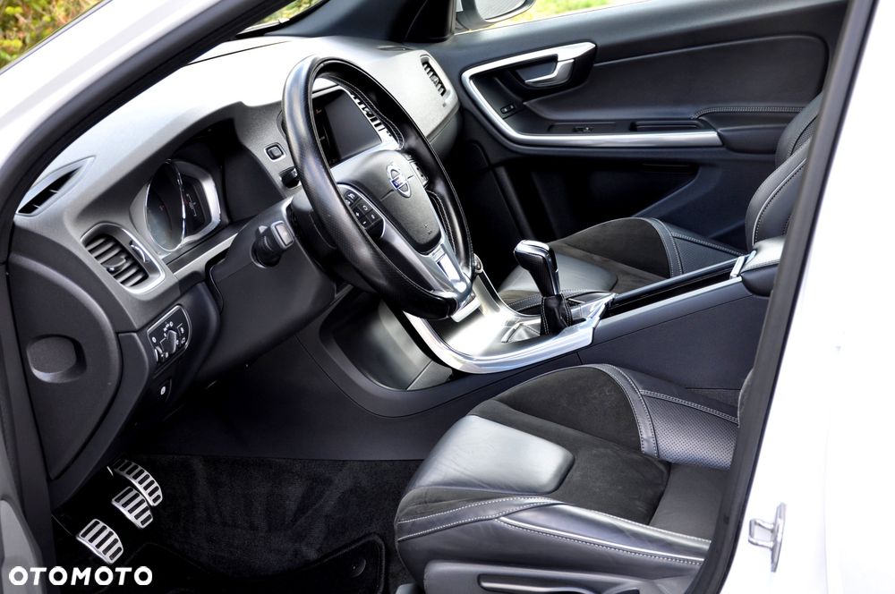 Volvo V60 D4 Drive-E R-Design Momentum - 22
