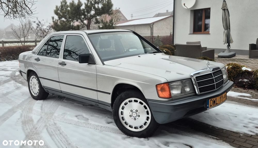 Mercedes-Benz W201 (190) - 3