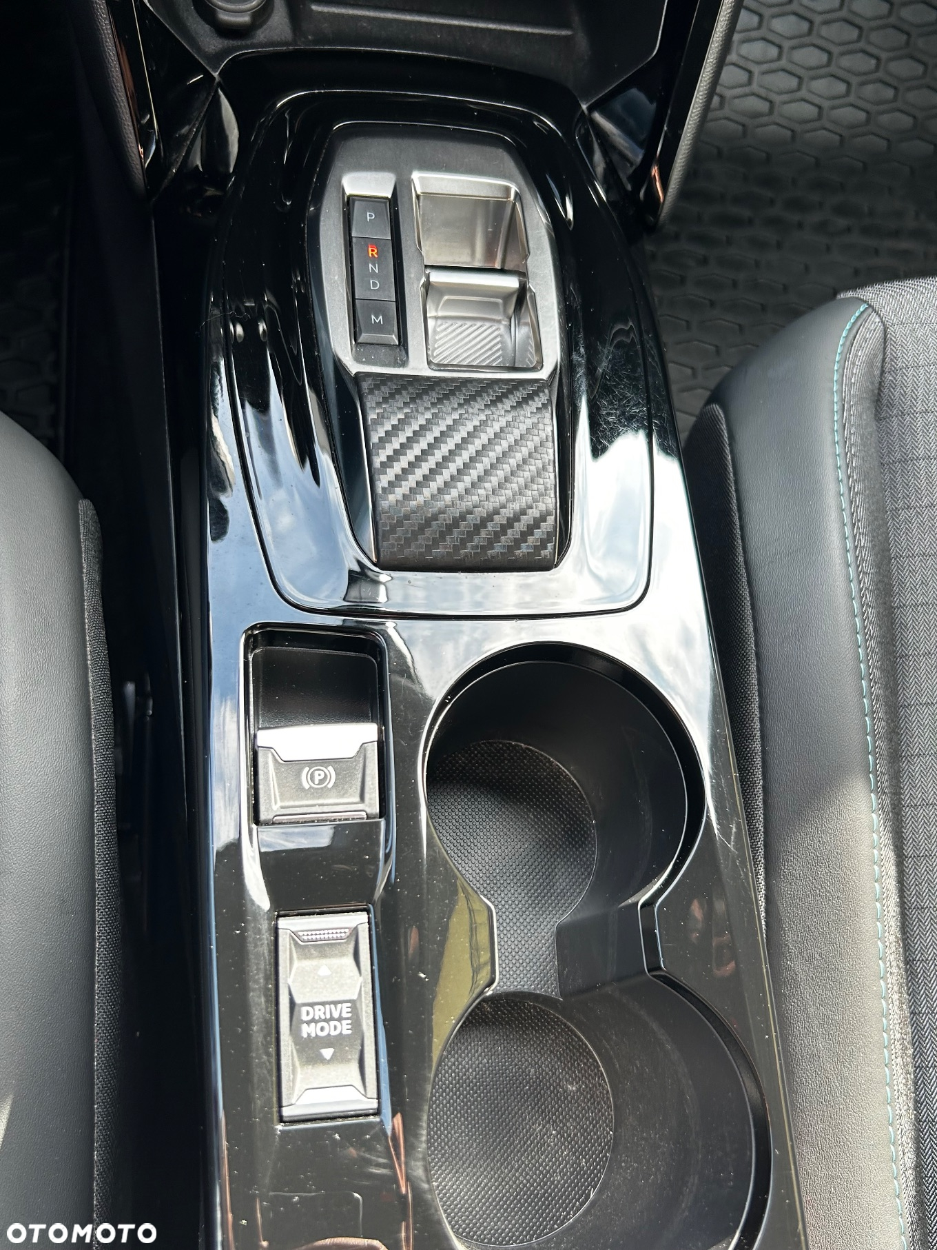Peugeot 2008 1.2 PureTech Allure S&S EAT8 - 12