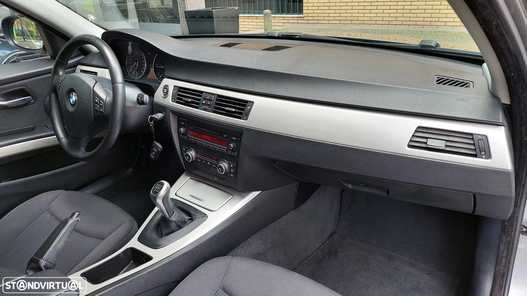 BMW 318 d Touring - 11