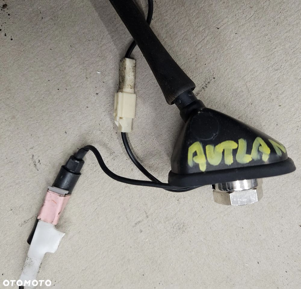 Mitsubishi Outlander I antena radiowa - 2