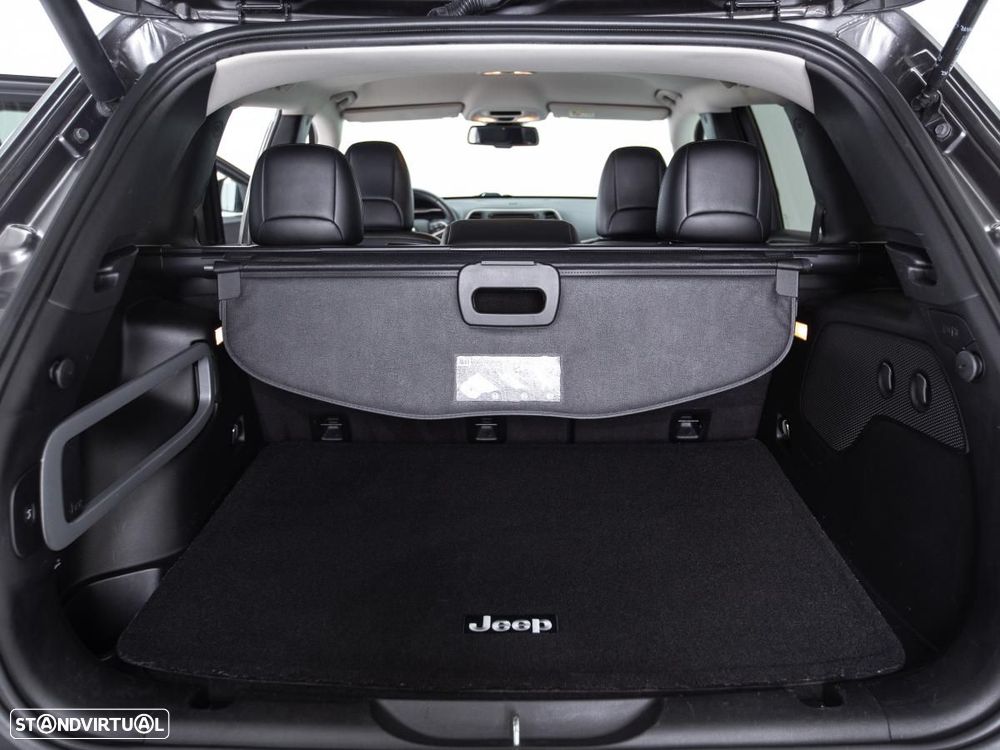 Jeep Cherokee - 12