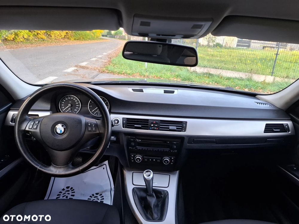 BMW Seria 3 320i - 11