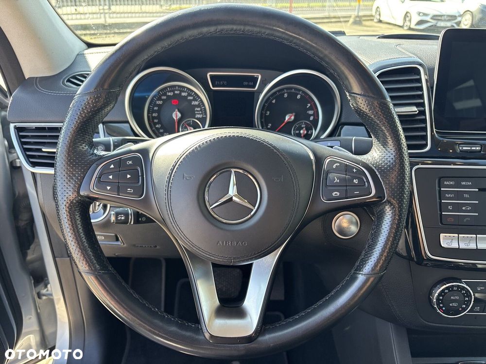 Mercedes-Benz GLS - 12