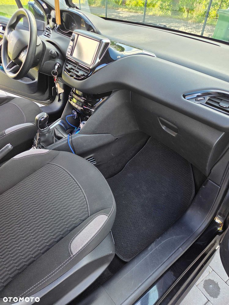 Peugeot 208 - 6
