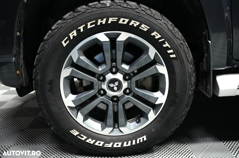 Mitsubishi L200 Double Cab 2.2 DI-D A/T Intense - 12