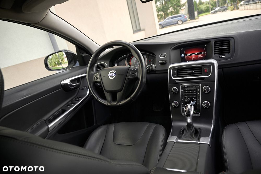 Volvo V60 D3 Geartronic Momentum - 24
