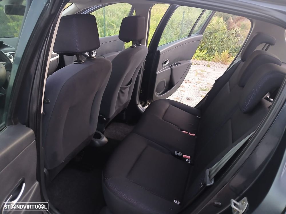 Renault Clio 1.2 16V Confort - 3