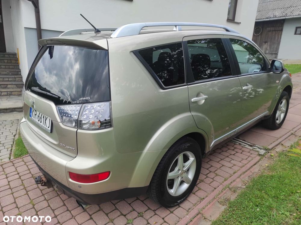 Mitsubishi Outlander 2.2 DID Intense + - 1