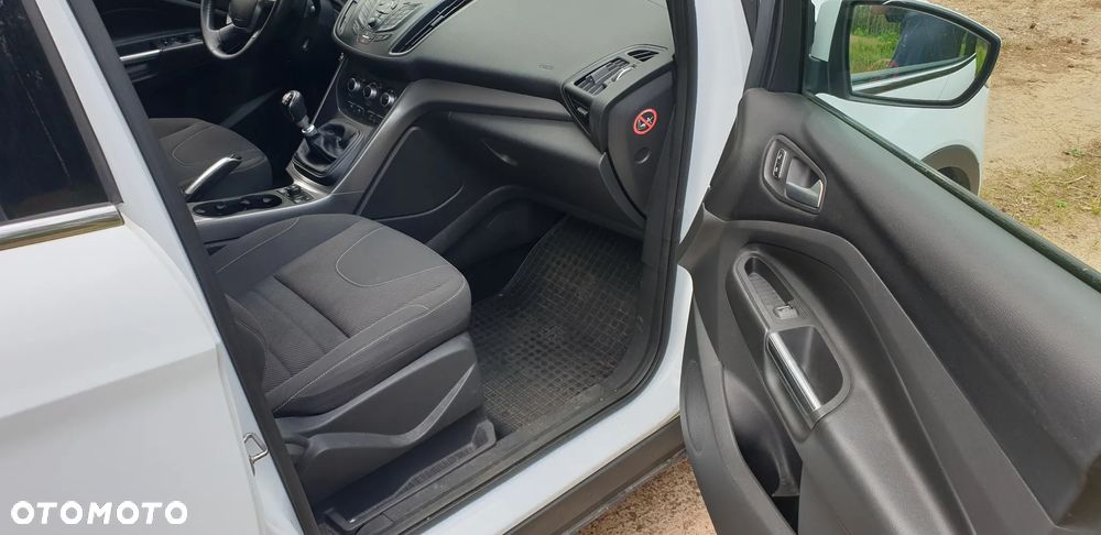 Ford Kuga 1.6 EcoBoost 2x4 SYNC - 17
