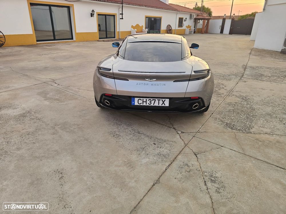 Aston Martin DB12 Coupé V8 - 18