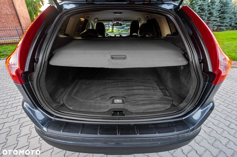 Volvo XC 60 D5 AWD Momentum - 38