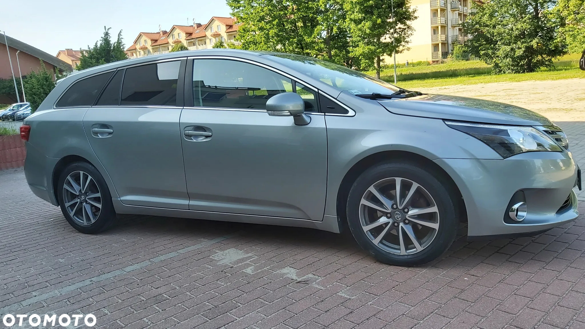 Toyota Avensis 2.0 D-4D Premium - 6
