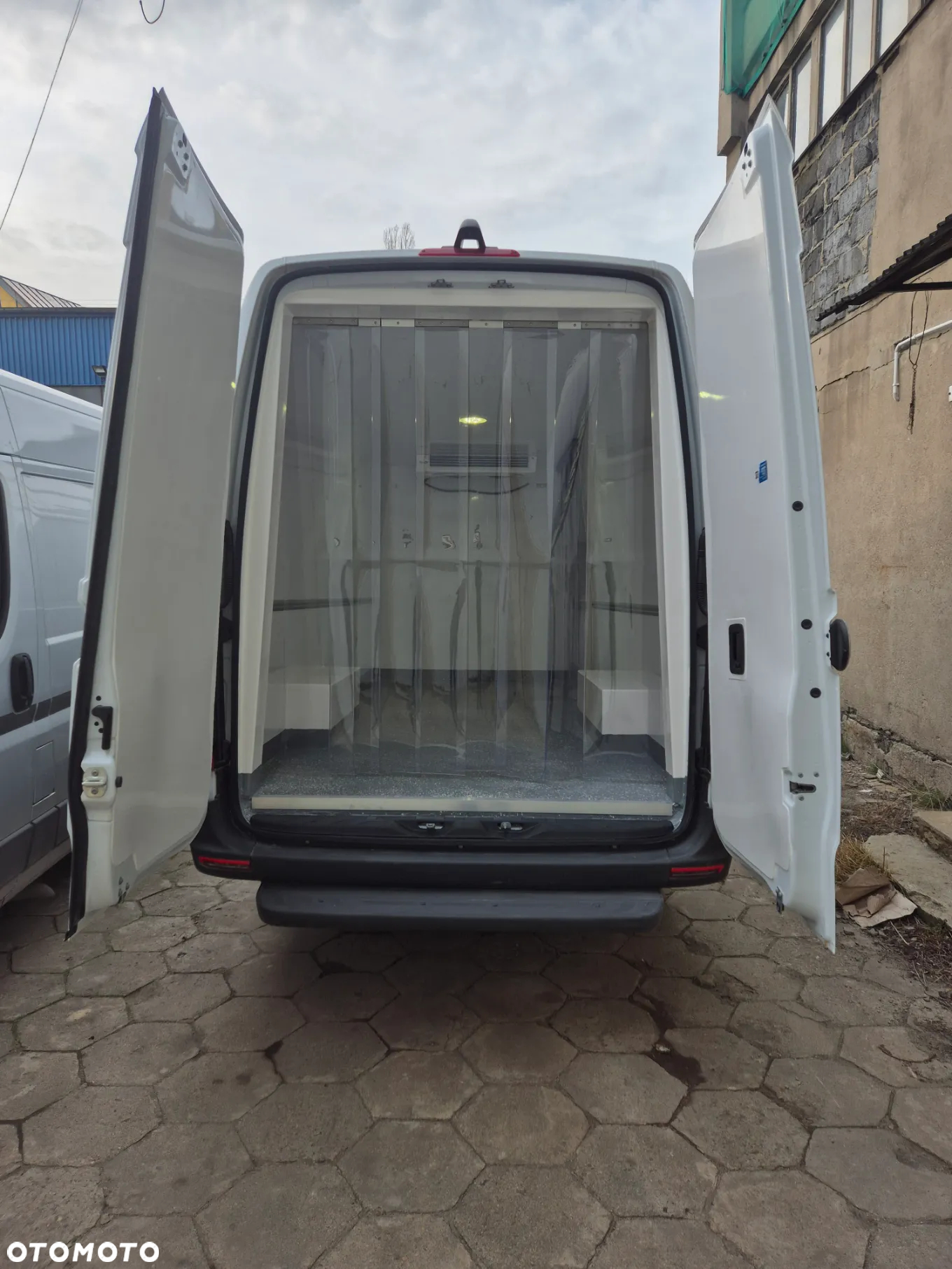 Mercedes-Benz Sprinter - 2