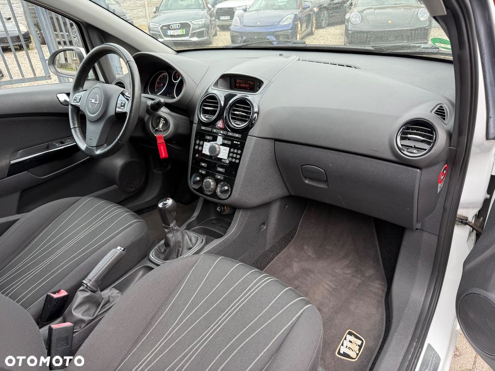 Opel Corsa 1.2 16V Cosmo - 27
