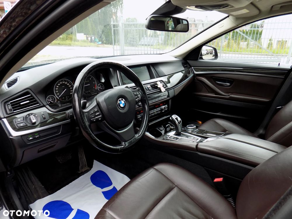 BMW Seria 5 525d Touring Sport-Aut Luxury Line - 13