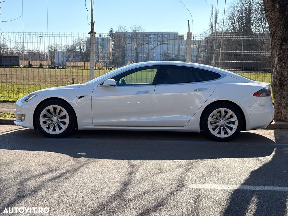 Tesla Model S - 4