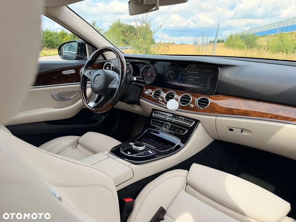 Mercedes-Benz Klasa E 220 d 4-Matic 9G-TRONIC - 2