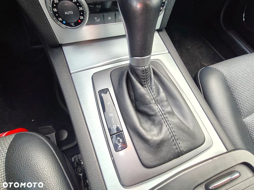 Mercedes-Benz Klasa C 220 CDI DPF Automatik Avantgarde - 17