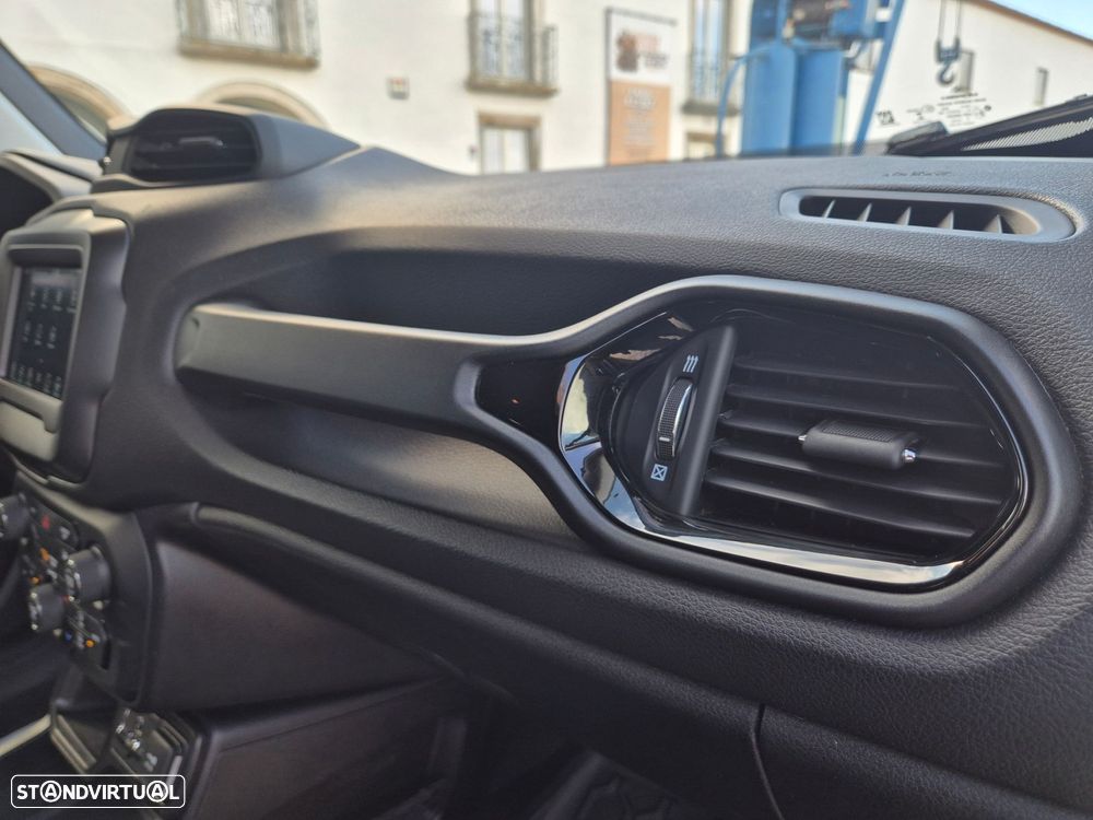 Jeep Renegade 1.3 T Night Eagle DCT - 19