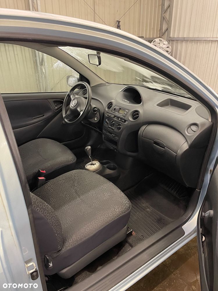 Toyota Yaris 1.0 Terra MM - 10