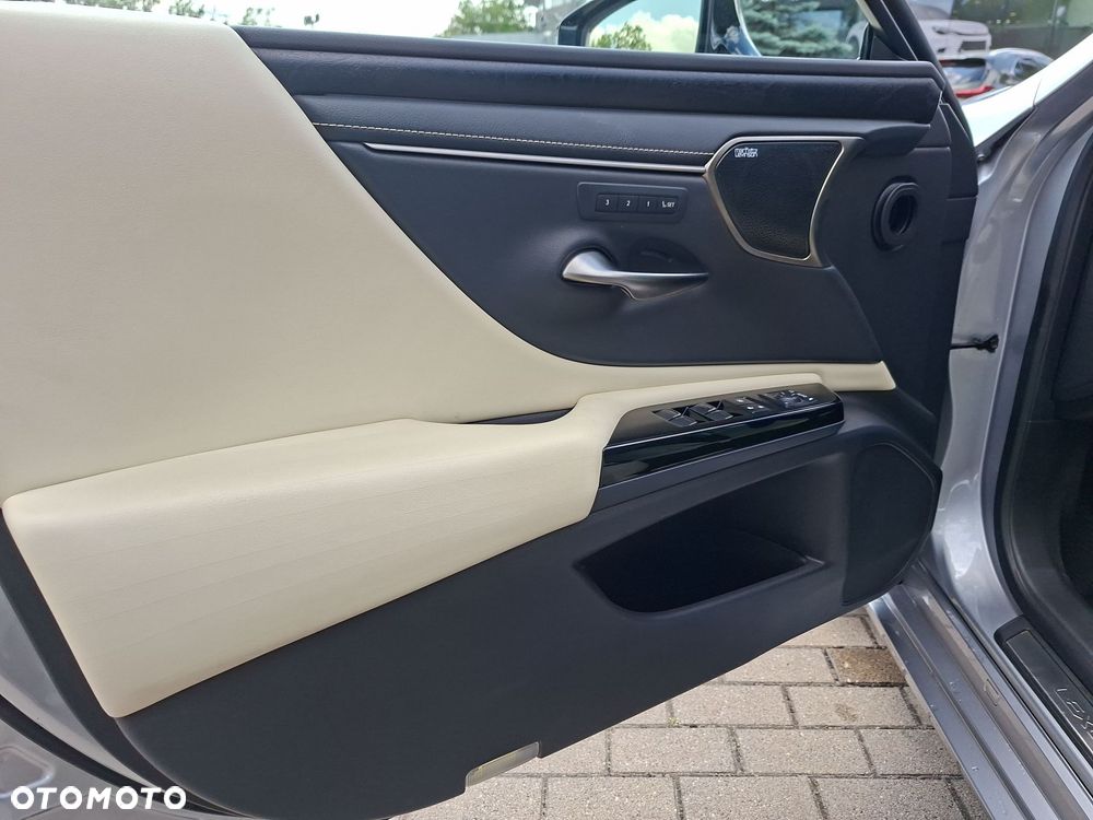 Lexus ES 300h Prestige - 12