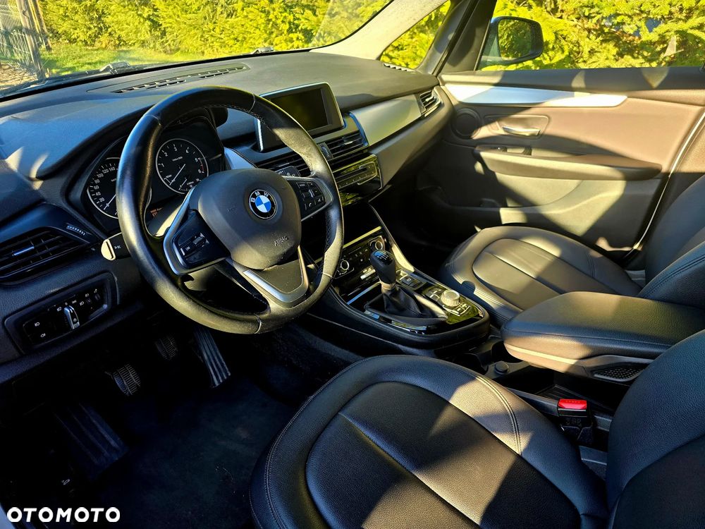 BMW Seria 2 216d - 24