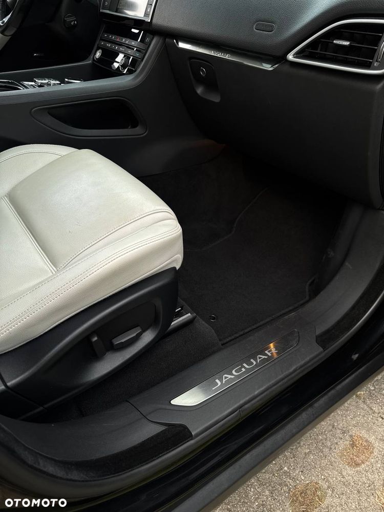 Jaguar F-Pace 2.0 i4D AWD R-Sport - 13