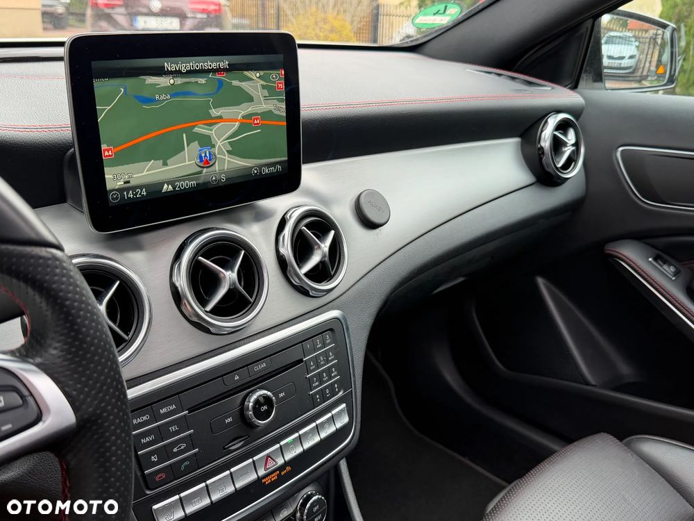 Mercedes-Benz GLA 250 4Matic 7G-DCT AMG Line - 25