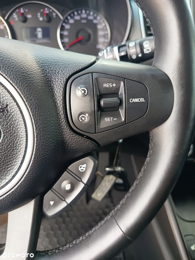 Kia Carens 1.6 GDI Dream-Team Edition - 26