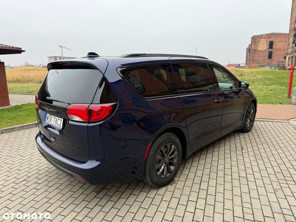 Chrysler Pacifica - 24