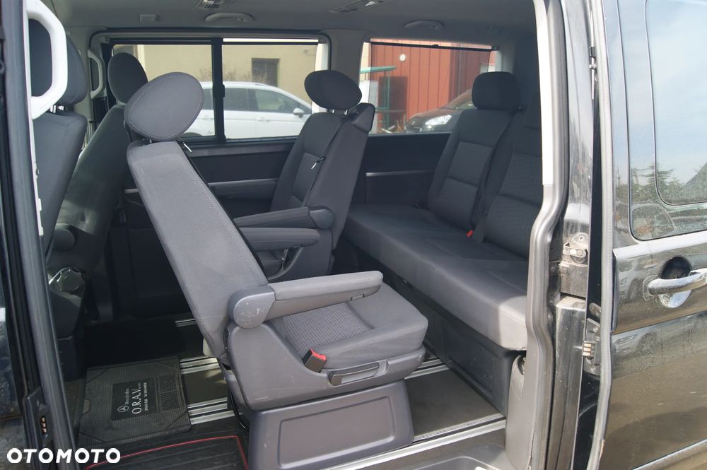 Volkswagen Multivan - 21