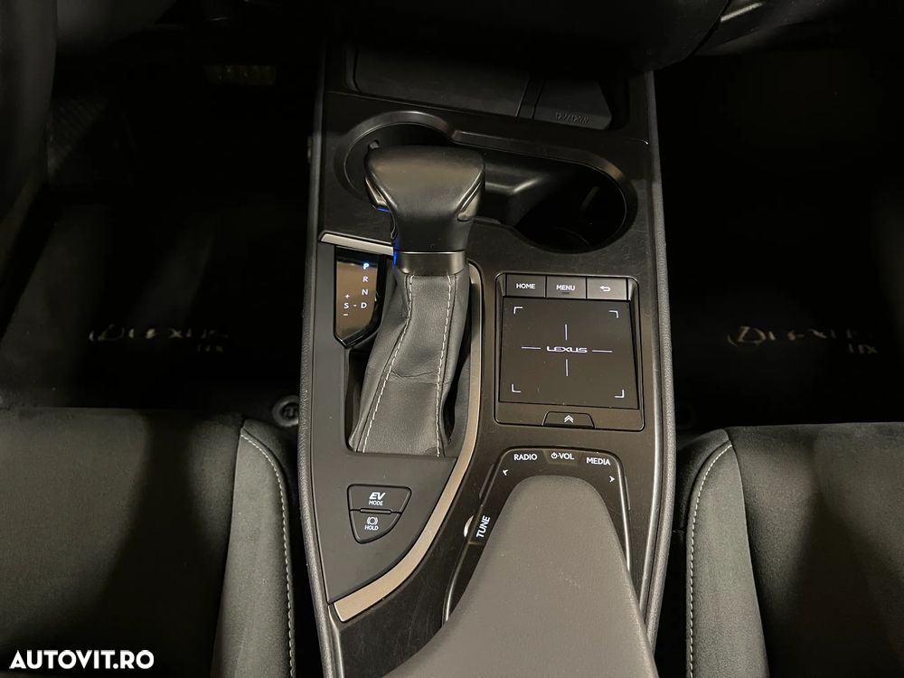 Lexus UX 250h Business Edition - 19