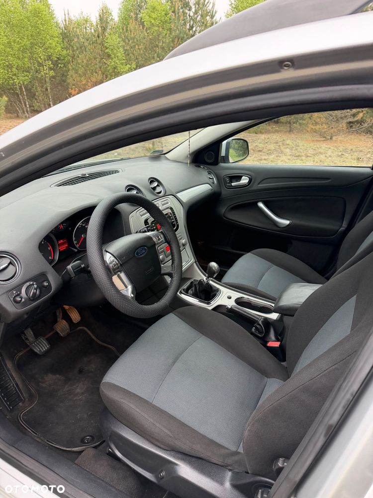 Ford Mondeo 1.8 TDCi Ambiente - 9