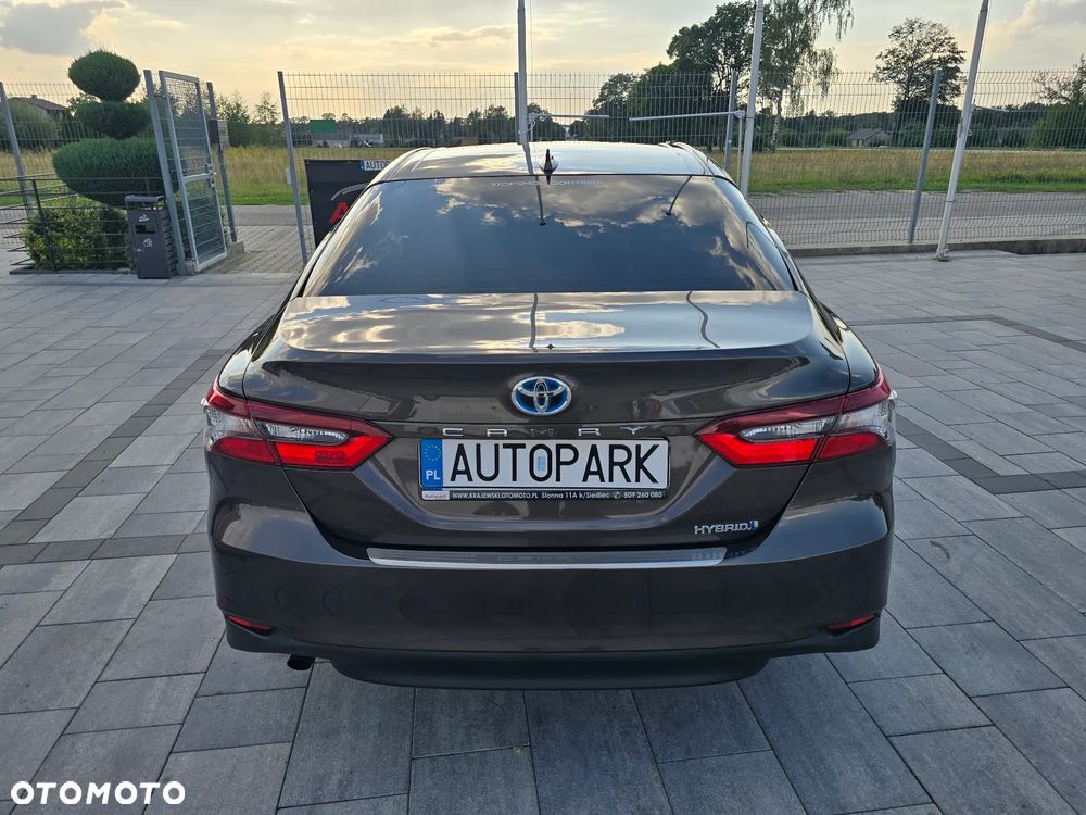 Toyota Camry 2.5 Hybrid Executive CVT - 17