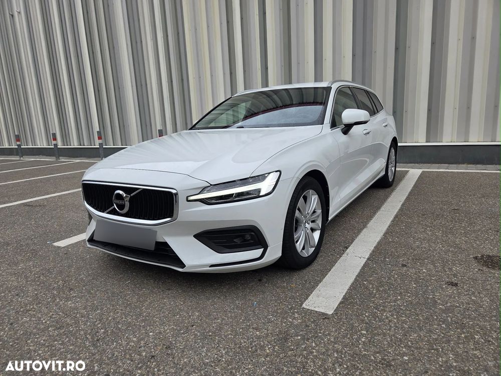 Volvo V60 B4 MHEV AT8 FWD Momentum Pro - 1