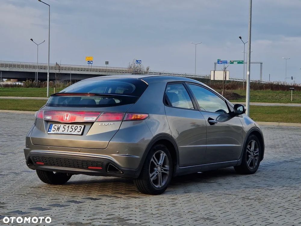 Honda Civic 1.8 Executive - 9