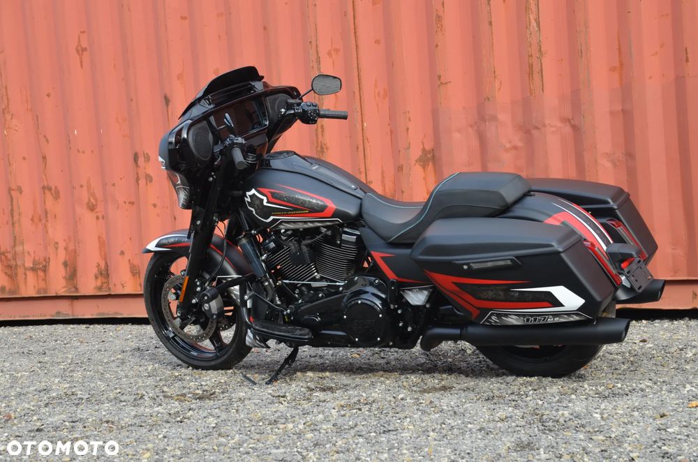 Harley-Davidson Touring Street Glide - 38
