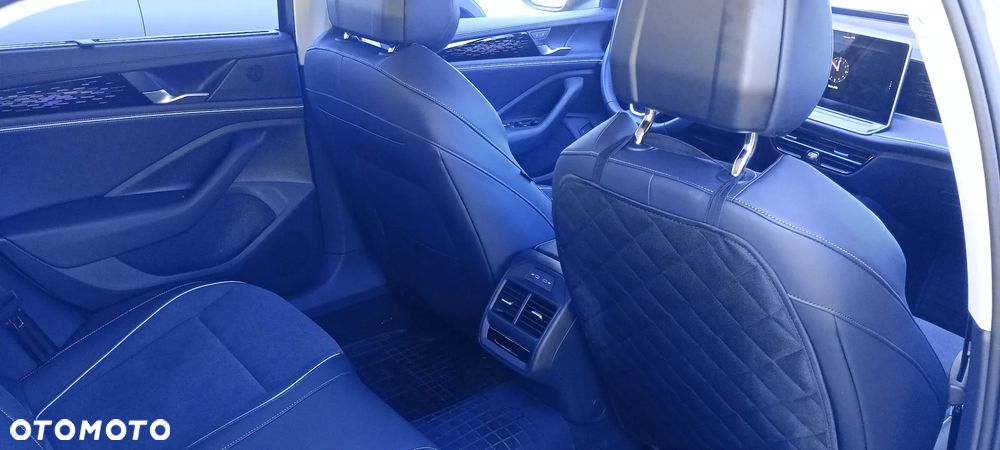 Volkswagen Passat - 11